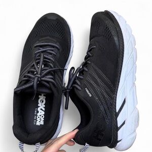 HOKA Clifton’s size 8.5 Women’s in Wide